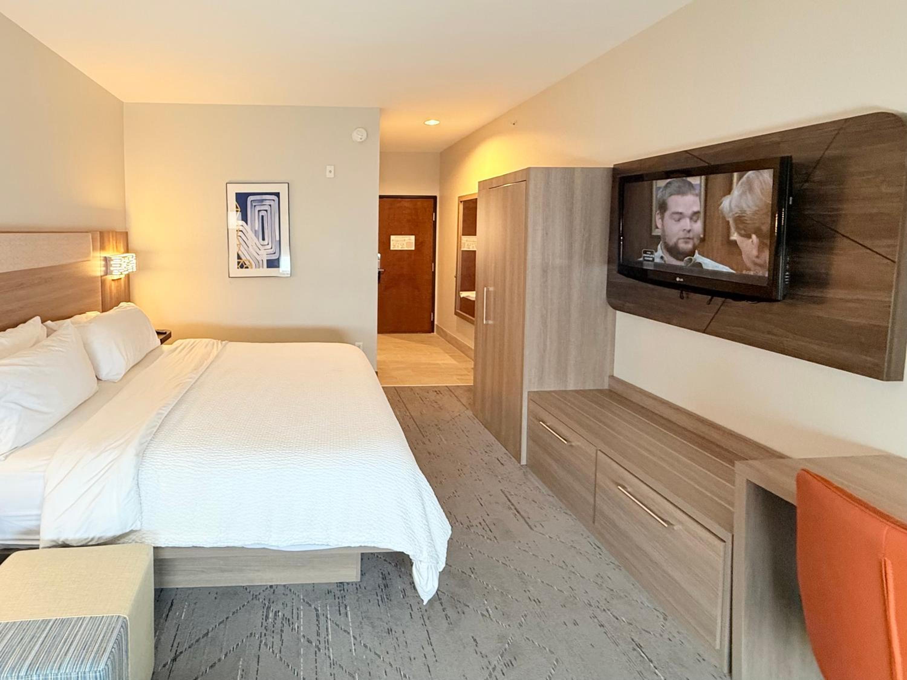 holiday inn express kenedy by ihg