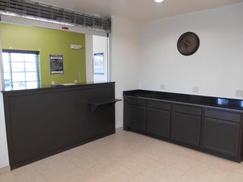 super 8 by wyndham kenedy