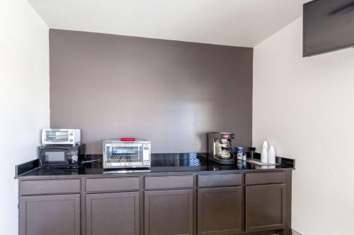 super 8 by wyndham kenedy