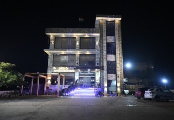 the ritus resort shikohabad