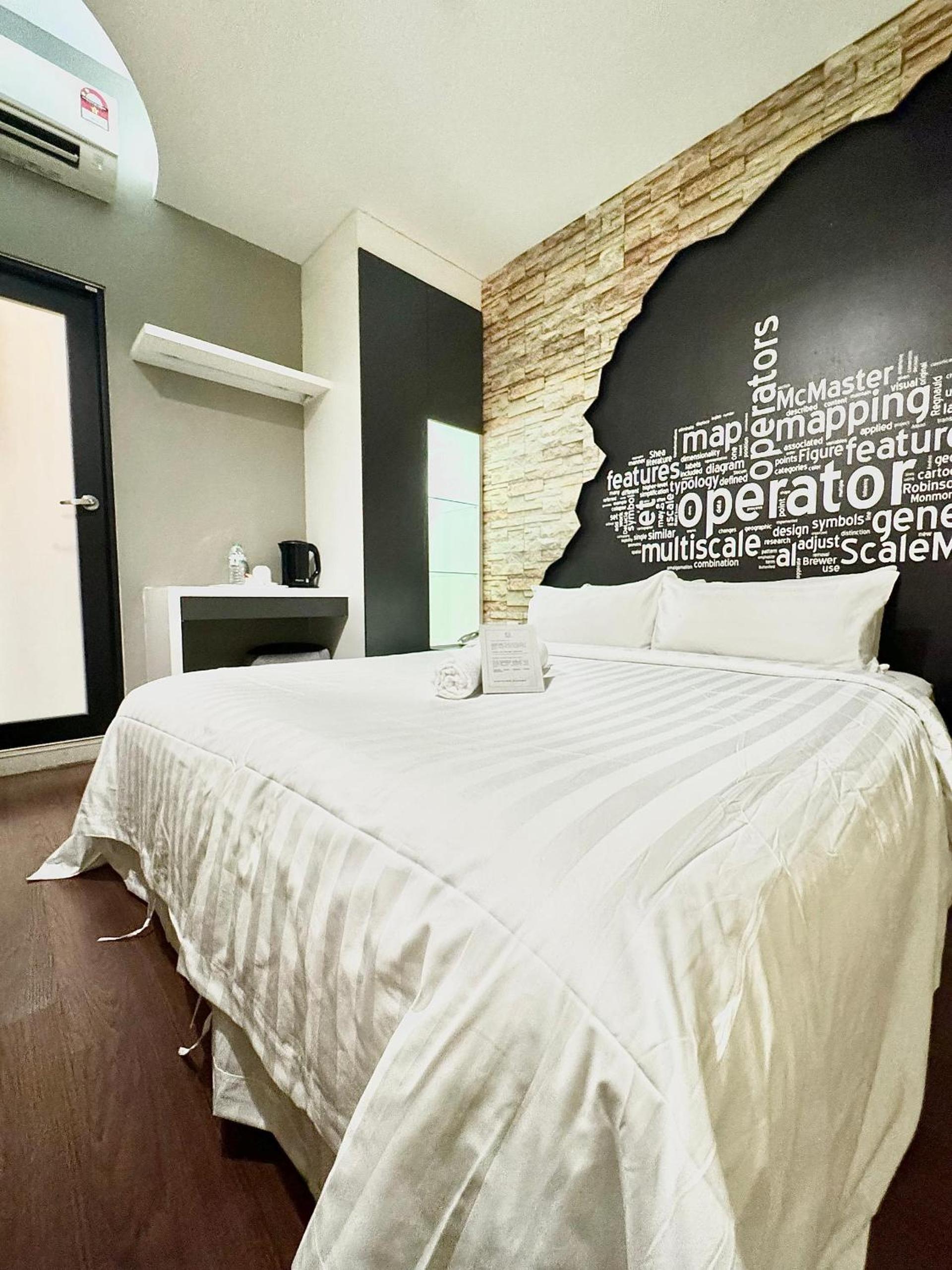 chariton hotel nusa bestari