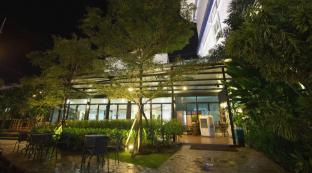 prime time hotel bang saen