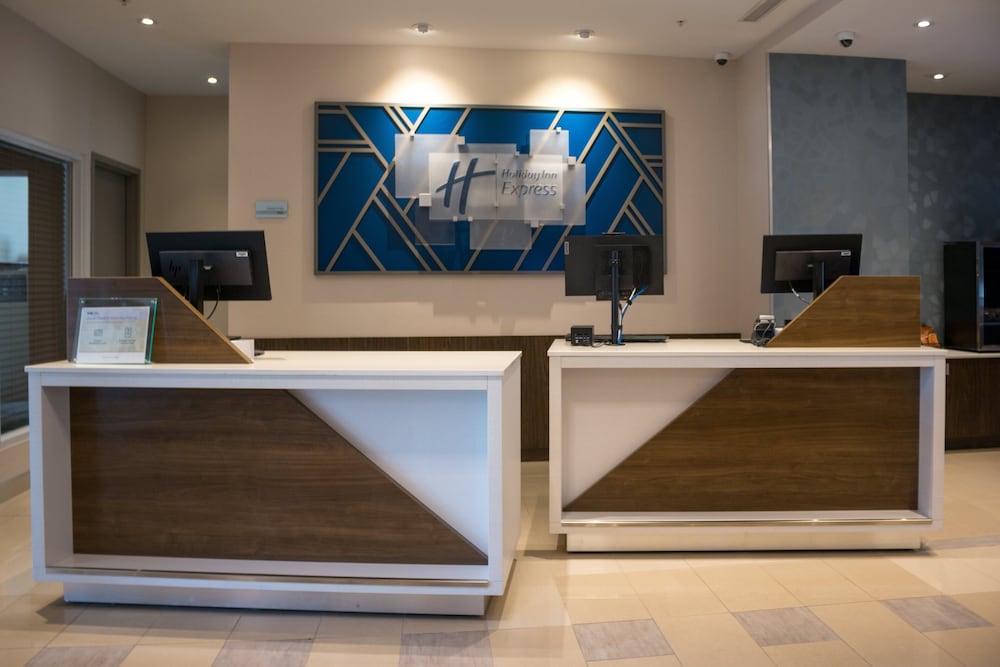 holiday inn express and suites kingston central by ihg