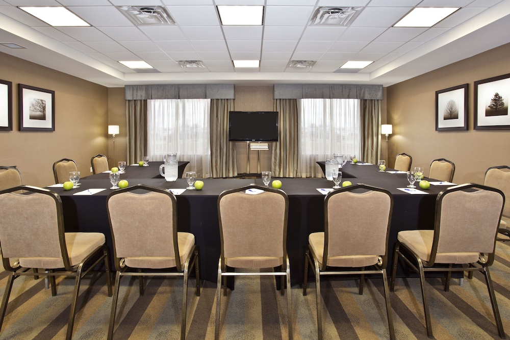 holiday inn express and suites kingston central by ihg