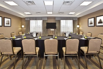 holiday inn express and suites kingston central by ihg