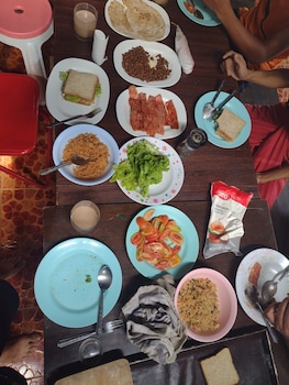 mae sot commune and camping