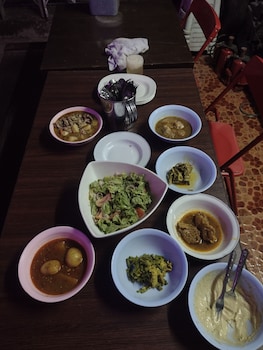 mae sot commune and camping