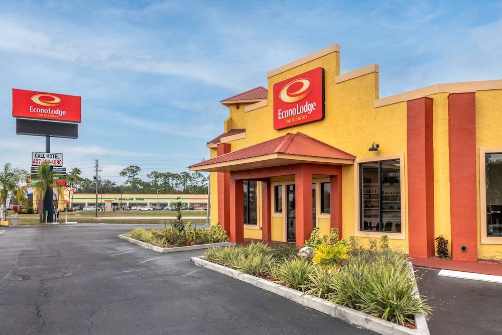 econo lodge inn and suites maingate central