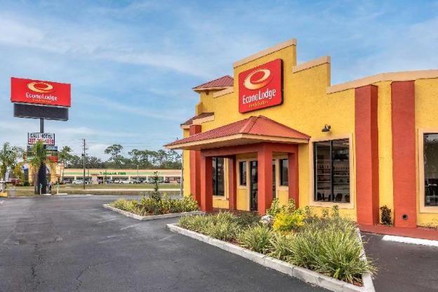 econo lodge inn and suites maingate central