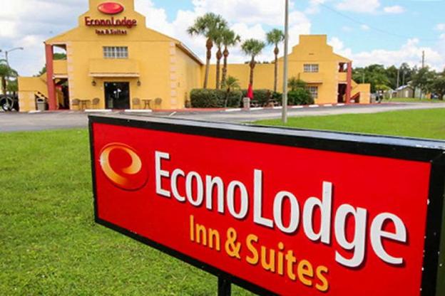 econo lodge inn and suites maingate central
