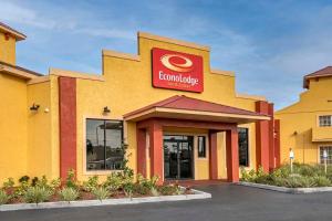 econo lodge inn and suites maingate central