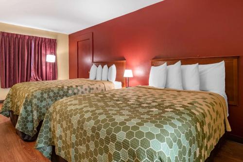 econo lodge inn and suites maingate central