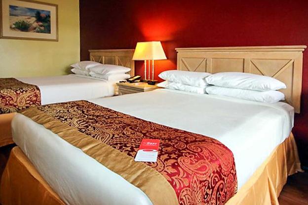 econo lodge inn and suites maingate central