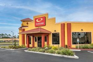 econo lodge inn and suites maingate central
