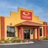econo lodge inn and suites maingate central
