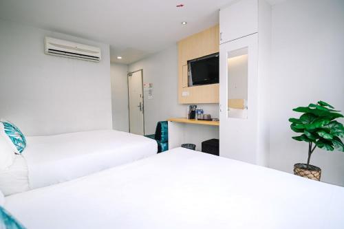 swing and pillows subang ss15