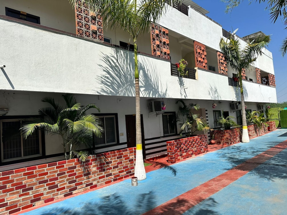 smj grand hotel and mahal