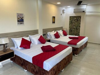 smj grand hotel and mahal