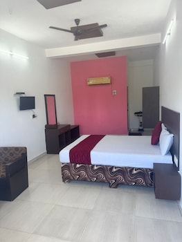 smj grand hotel and mahal