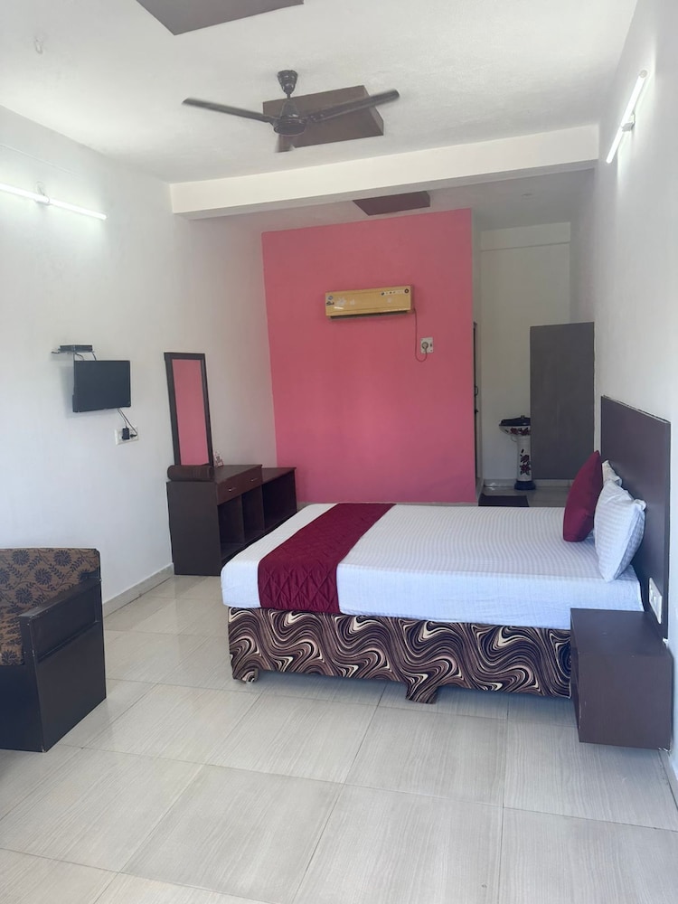 smj grand hotel and mahal