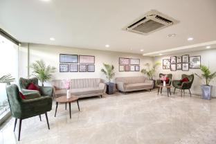 saltstayz select near sohna road city center