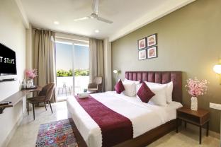 saltstayz select near sohna road city center