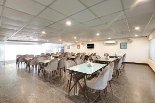 saltstayz select near sohna road city center