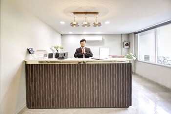 saltstayz select near sohna road city center