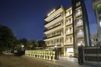 saltstayz select near sohna road city center