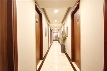 saltstayz select near sohna road city center