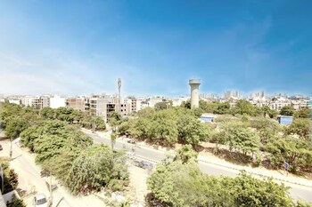 saltstayz select near sohna road city center