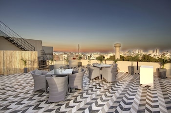 saltstayz select near sohna road city center