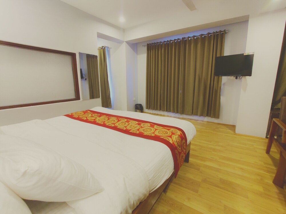 hotel apricot inn