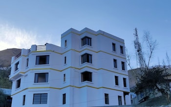 hotel apricot inn