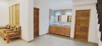 hotel apricot inn