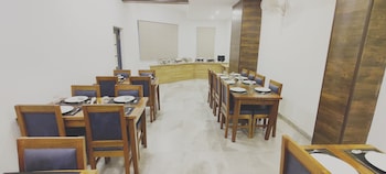 hotel apricot inn