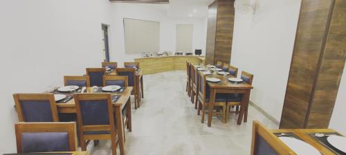 Hotel Apricot Inn,,2 star