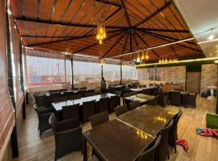 hotel o lavish residency