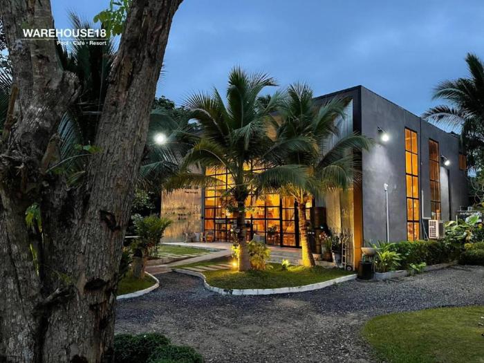 warehouse18 pool cafe resort