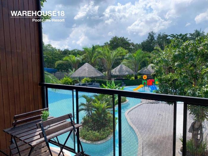 warehouse18 pool cafe resort