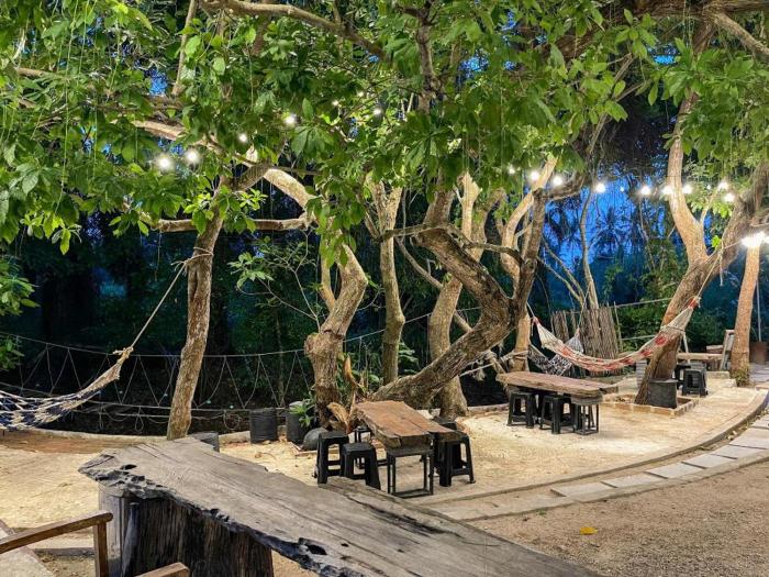 warehouse18 pool cafe resort