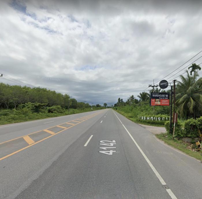 warehouse18 pool cafe resort