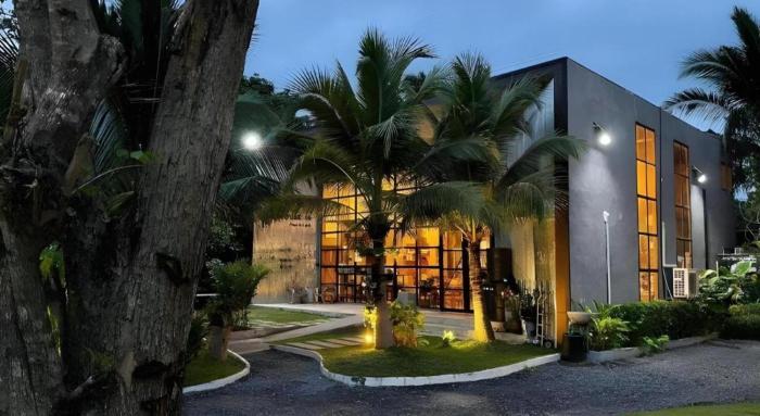 warehouse18 pool cafe resort