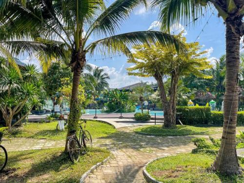 warehouse18 pool cafe resort