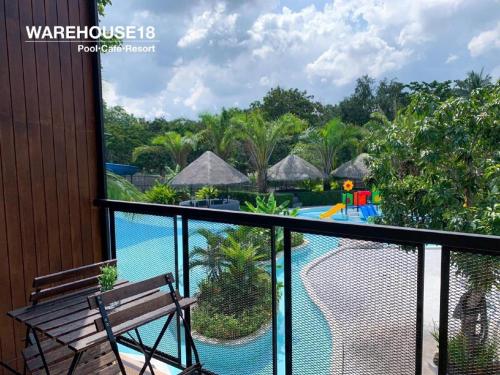 warehouse18 pool cafe resort