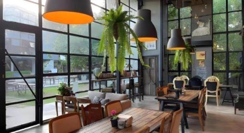 warehouse18 pool cafe resort