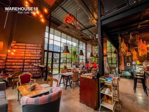 warehouse18 pool cafe resort