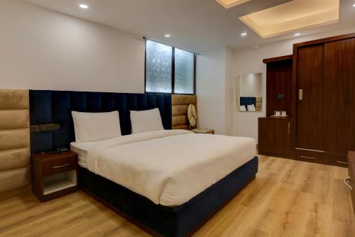 Hotel O Golden Eye Inn,,4 star