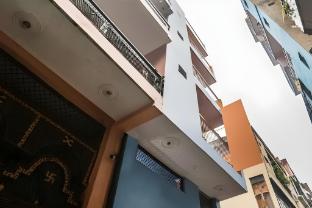 lotus stay 1 min walk in nizamuddin railway st