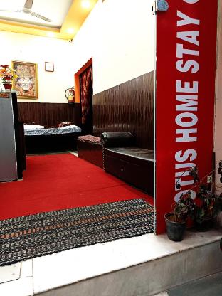 lotus stay 1 min walk in nizamuddin railway st